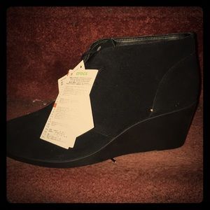 Leigh suede wedge shootie